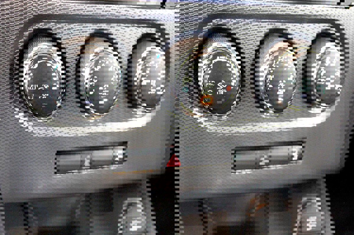 Used 2012 Dodge Challenger R/T image 30