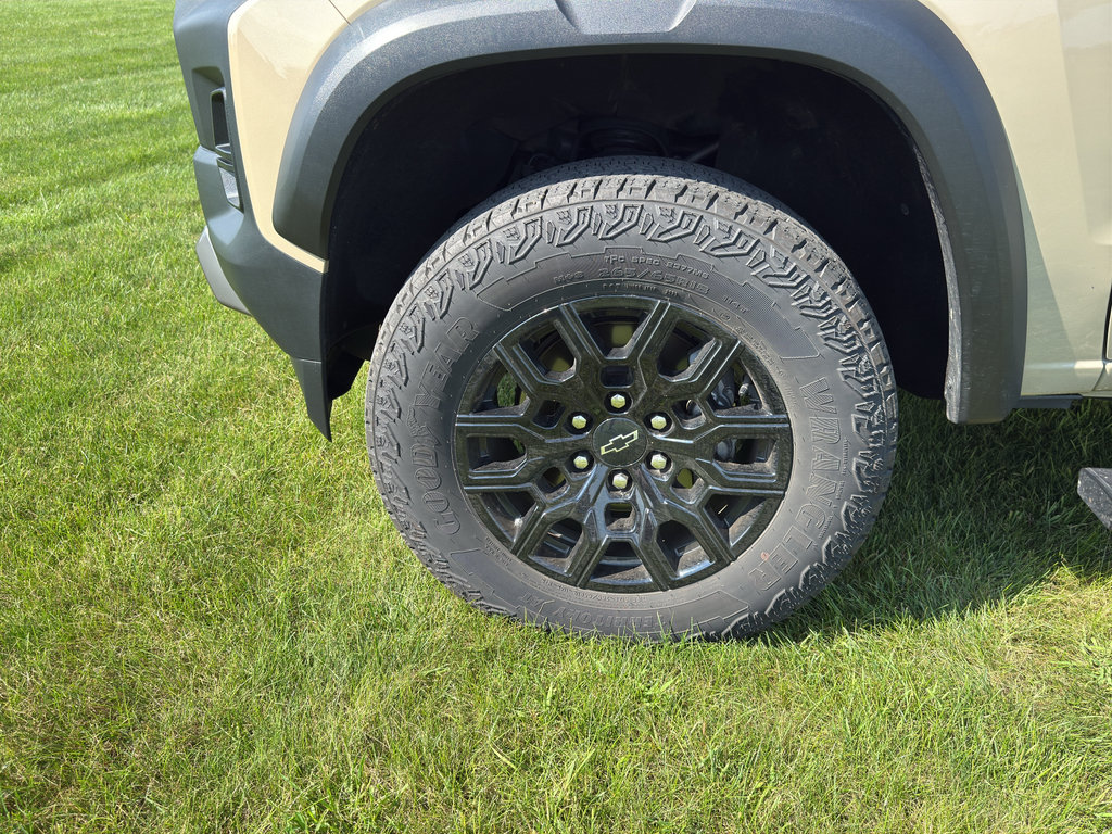 Used 2023 Chevrolet Colorado Trail Boss AWD/4WD image 8