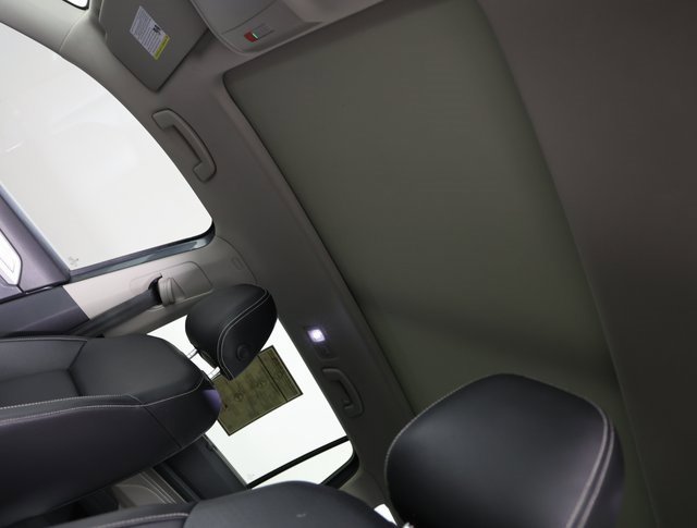 Used 2023 Volkswagen Atlas SEL R-Line image 13