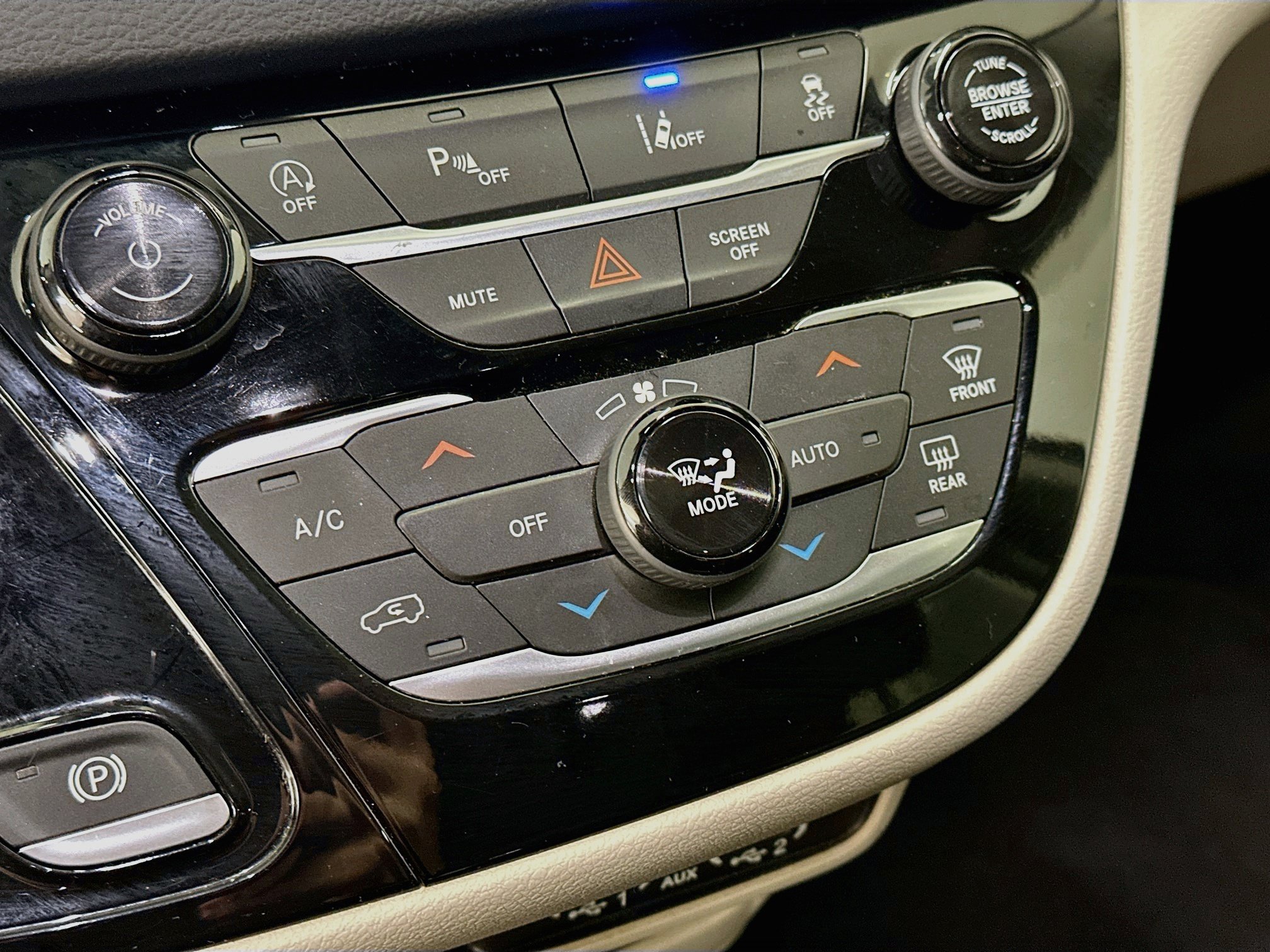 Used 2023 Chrysler Pacifica Touring-L FWD image 23