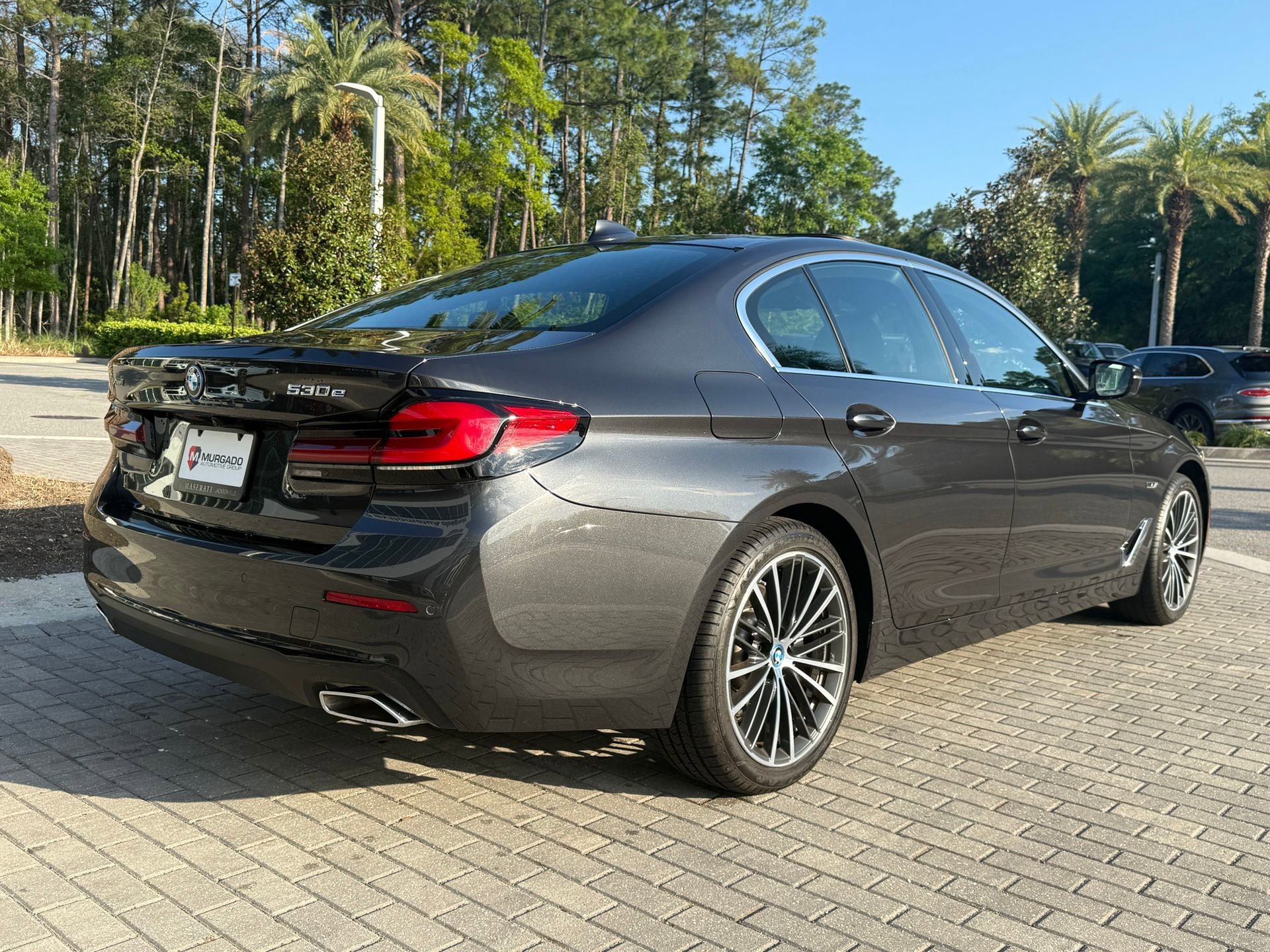 Used 2023 BMW 530e xDrive w/ Premium Package image 11