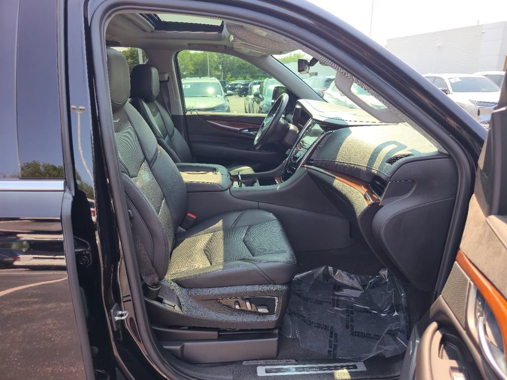 Certified 2020 Cadillac Escalade Premium Luxury AWD/4WD image 12