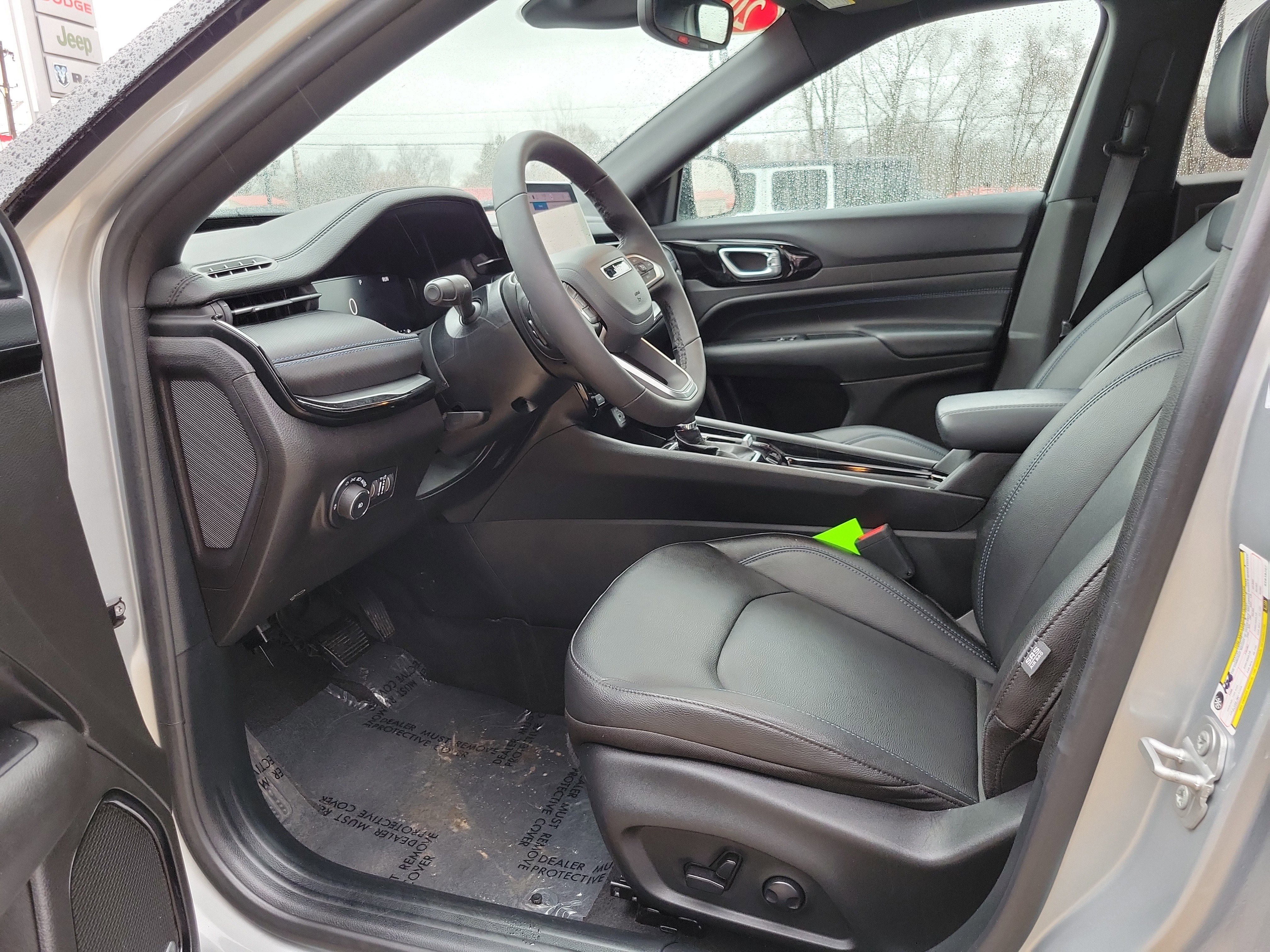 Used 2025 Jeep Compass Limited w/ High Altitude Package image 7