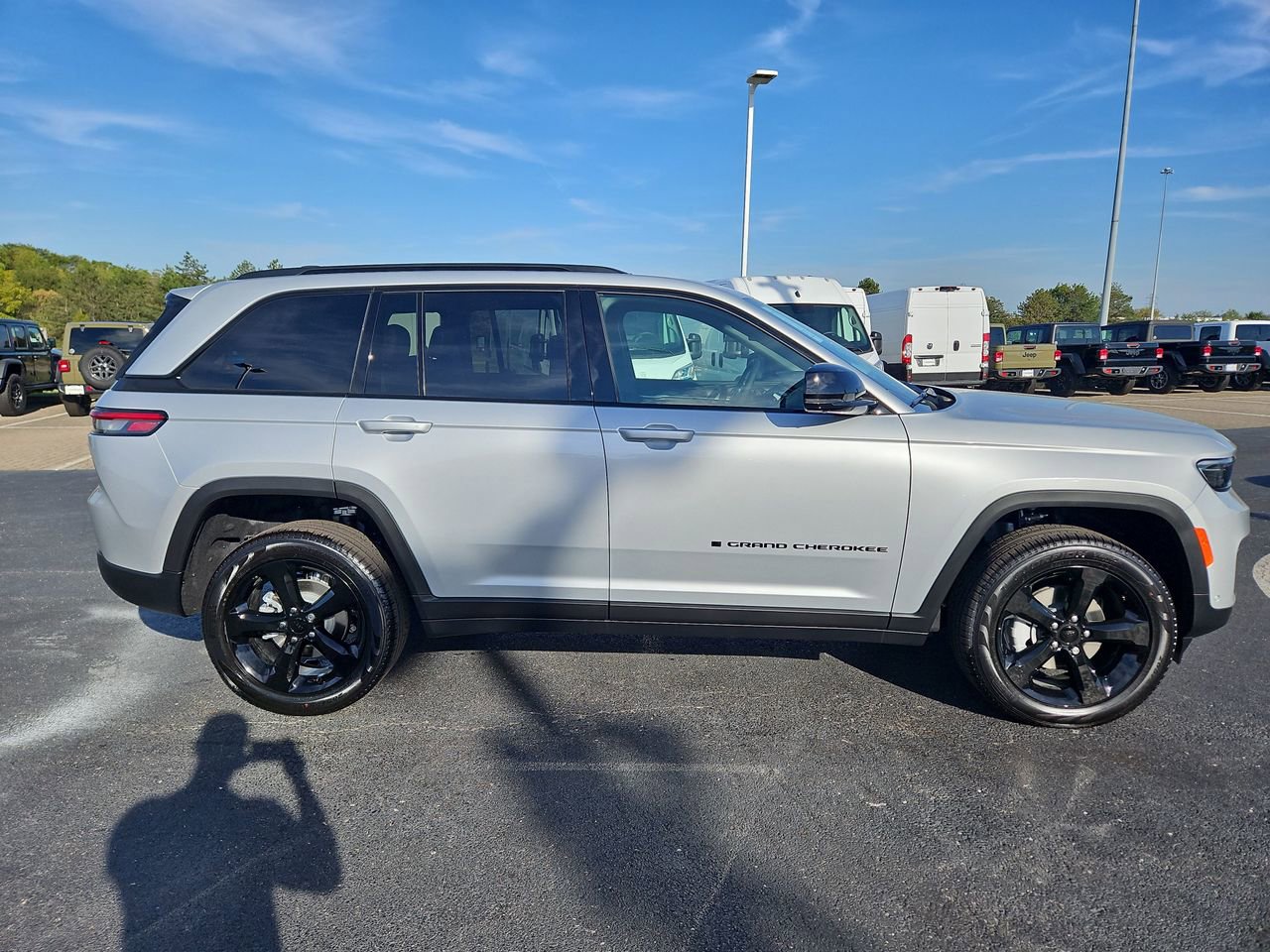 New 2025 Jeep Grand Cherokee Limited w/ Luxury Tech Group II image 8