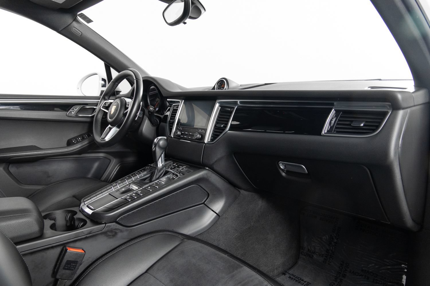 Used 2018 Porsche Macan AWD/4WD image 26