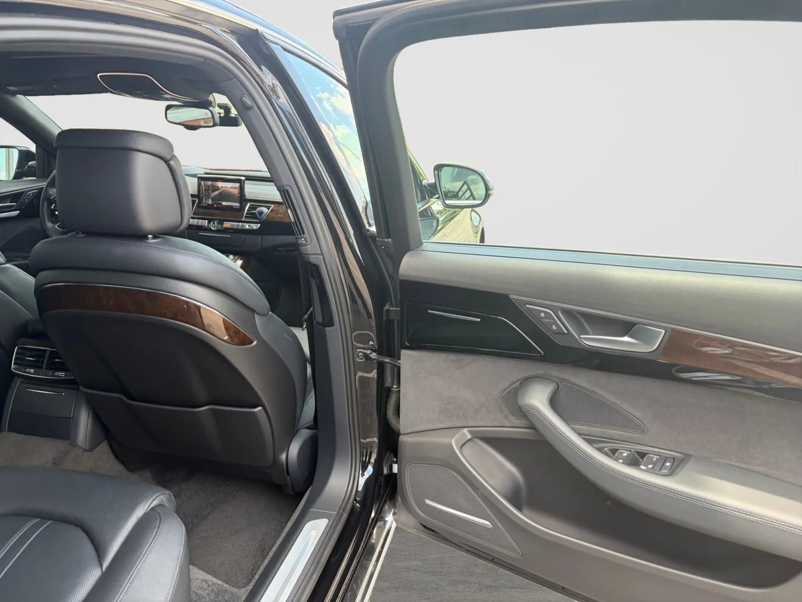 Used 2015 Audi A8 L 4.0T w/ Premium Package AWD/4WD image 17