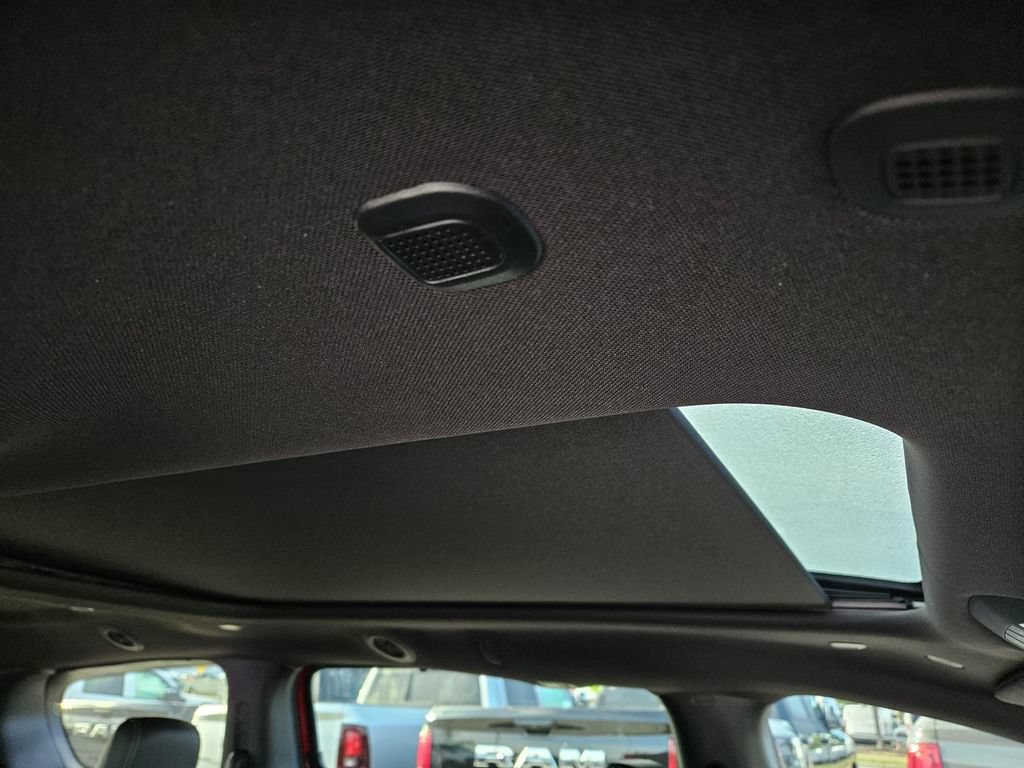 New 2026 Chrysler Pacifica Select w/ S Appearance Package FWD image 8