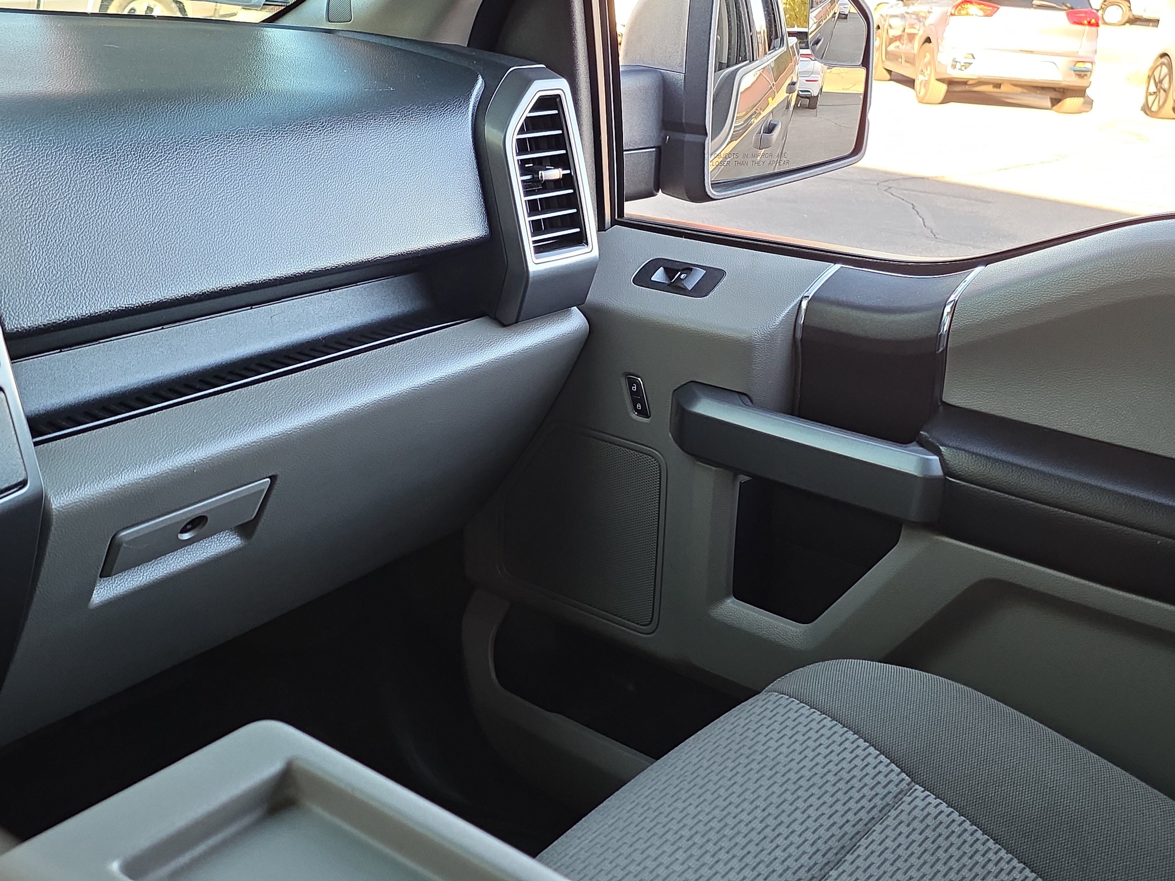 Used 2017 Ford F150 XLT image 24