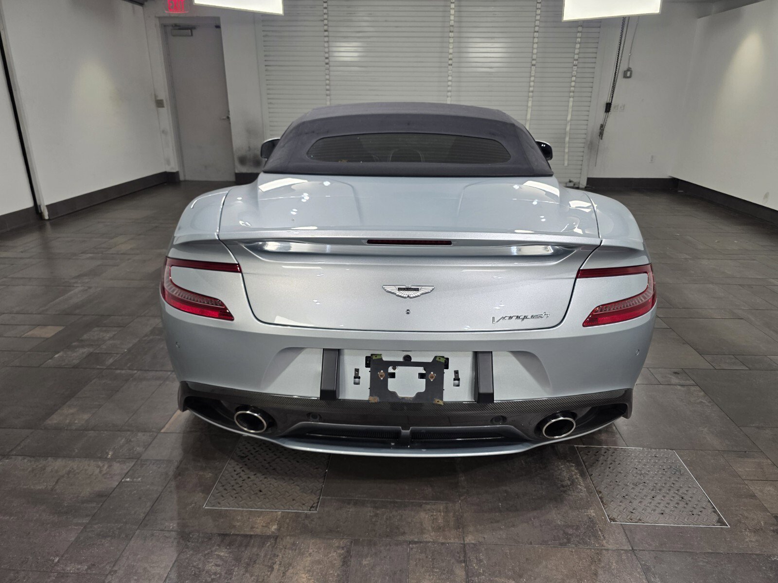 Used 2017 Aston Martin Vanquish Volante RWD image 16