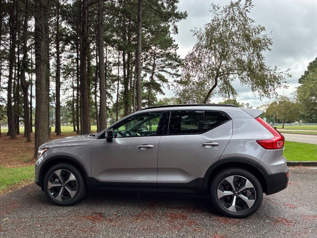 New 2026 Volvo XC40 B5 Plus w/ Protection Package Premier AWD/4WD image 8