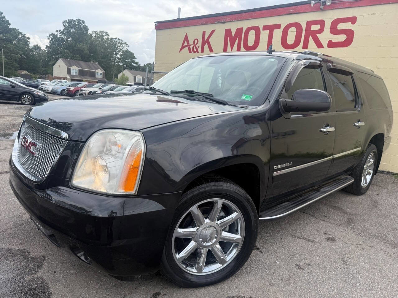 Used 2012 GMC Yukon XL Denali image 1