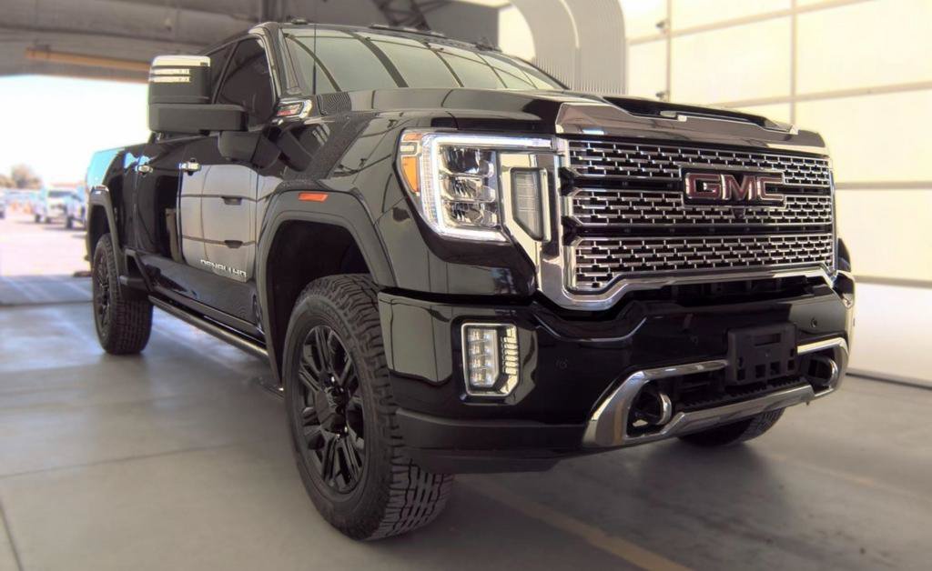 Used 2021 GMC Sierra 2500 Denali w/ Denali Black Diamond Edition AWD/4WD image 1