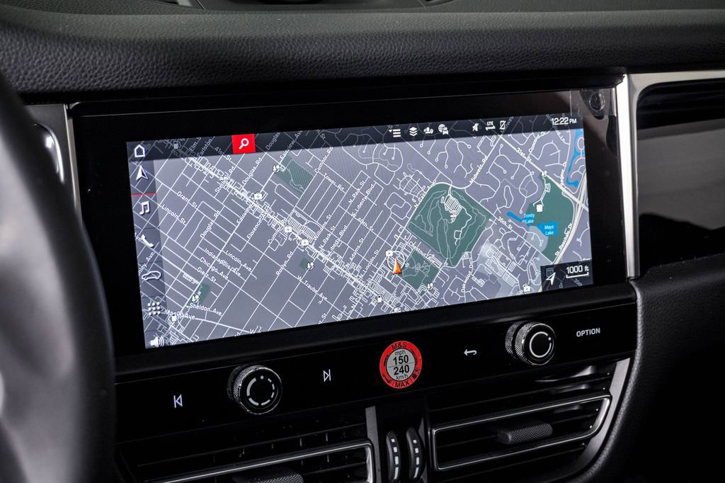 Certified 2025 Porsche Macan image 22