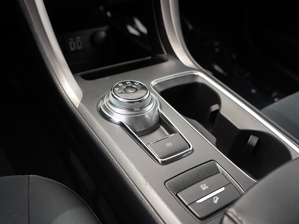 Used 2020 Ford Fusion SE FWD image 25