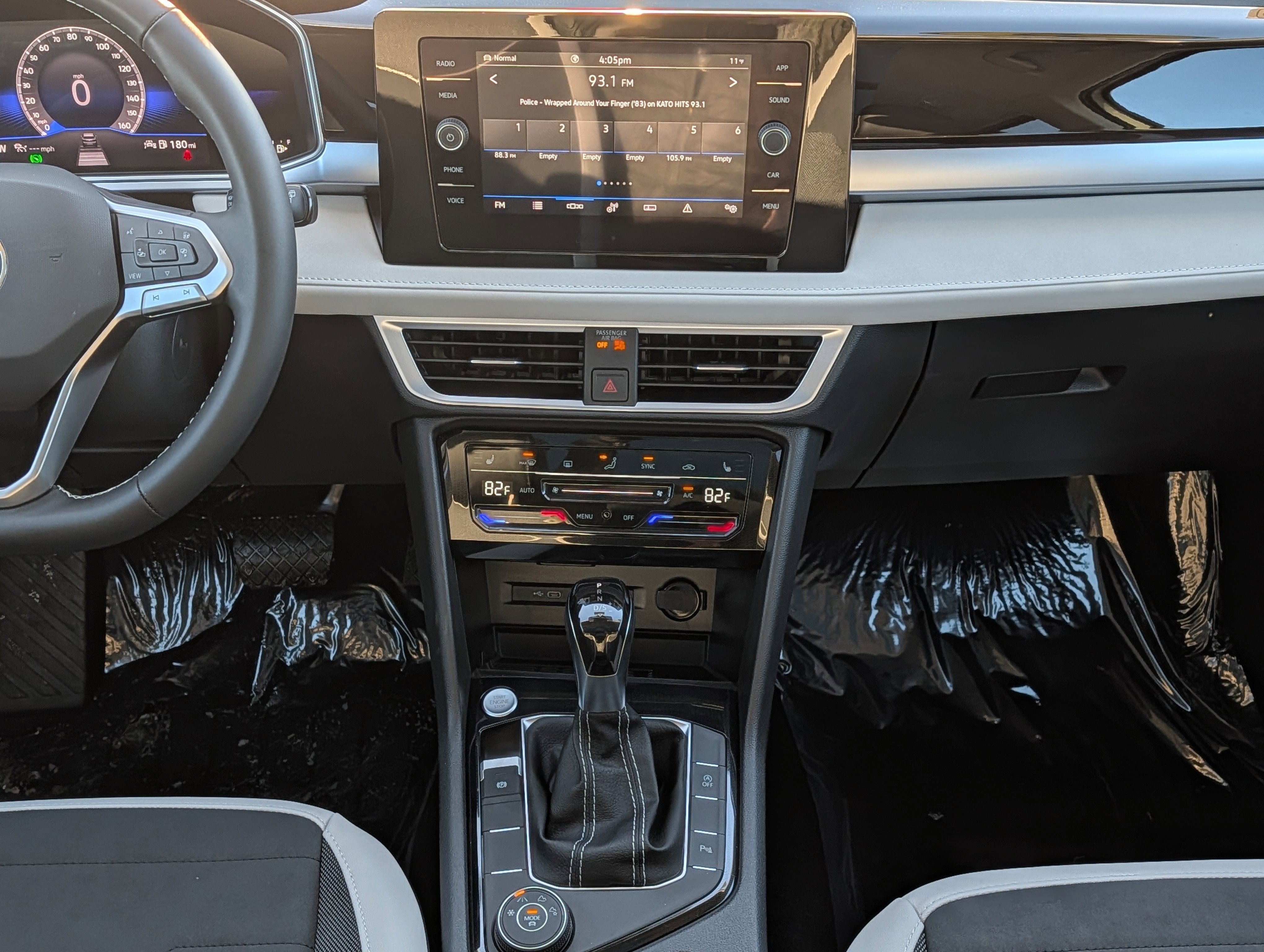 New 2026 Volkswagen Taos SE image 11