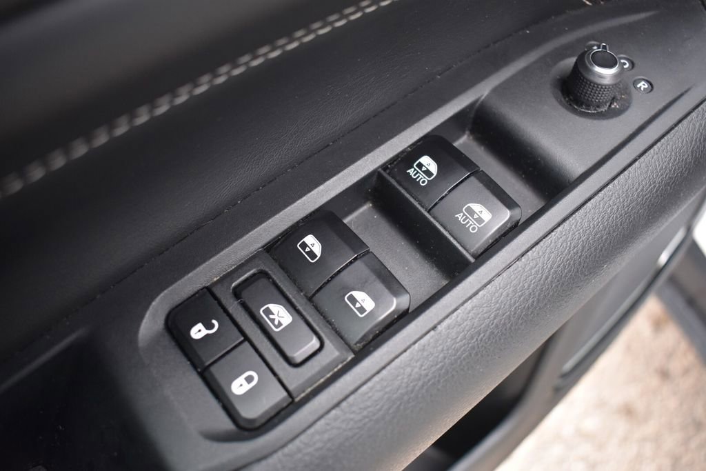 Used 2023 Jeep Compass Altitude w/ Sun and Sound Group image 25