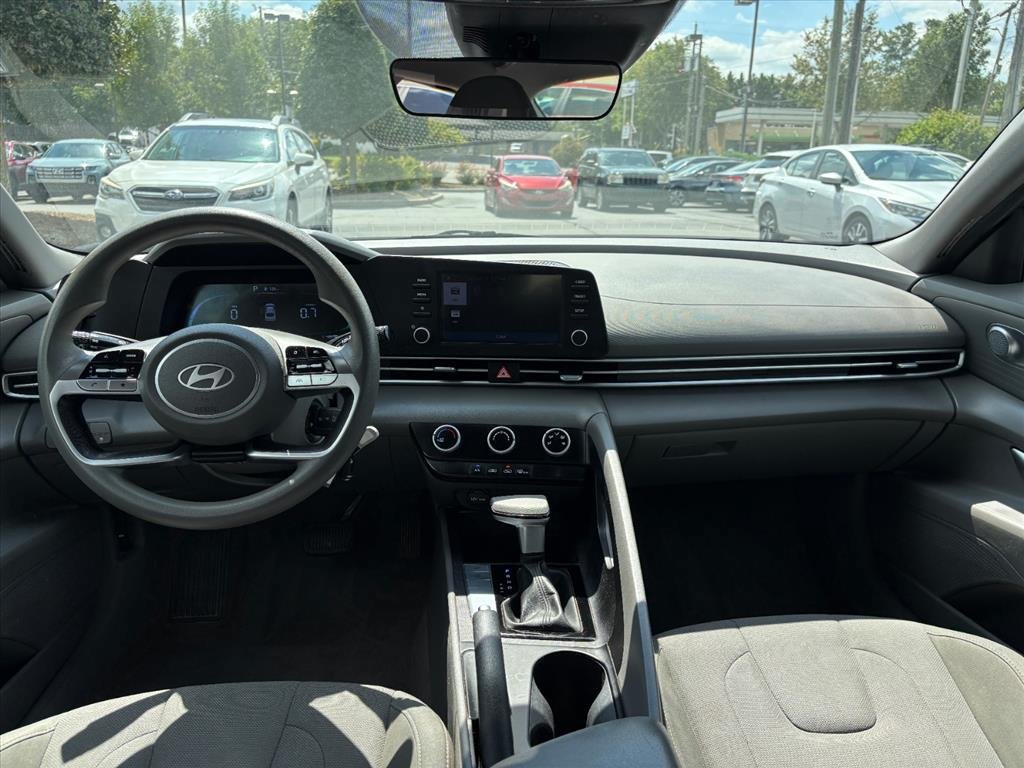 Used 2024 Hyundai Elantra SE FWD image 7