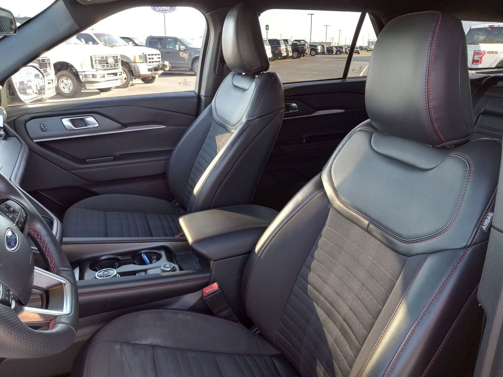 Used 2025 Ford Explorer ST-Line w/ ST-Line Street Pack image 14