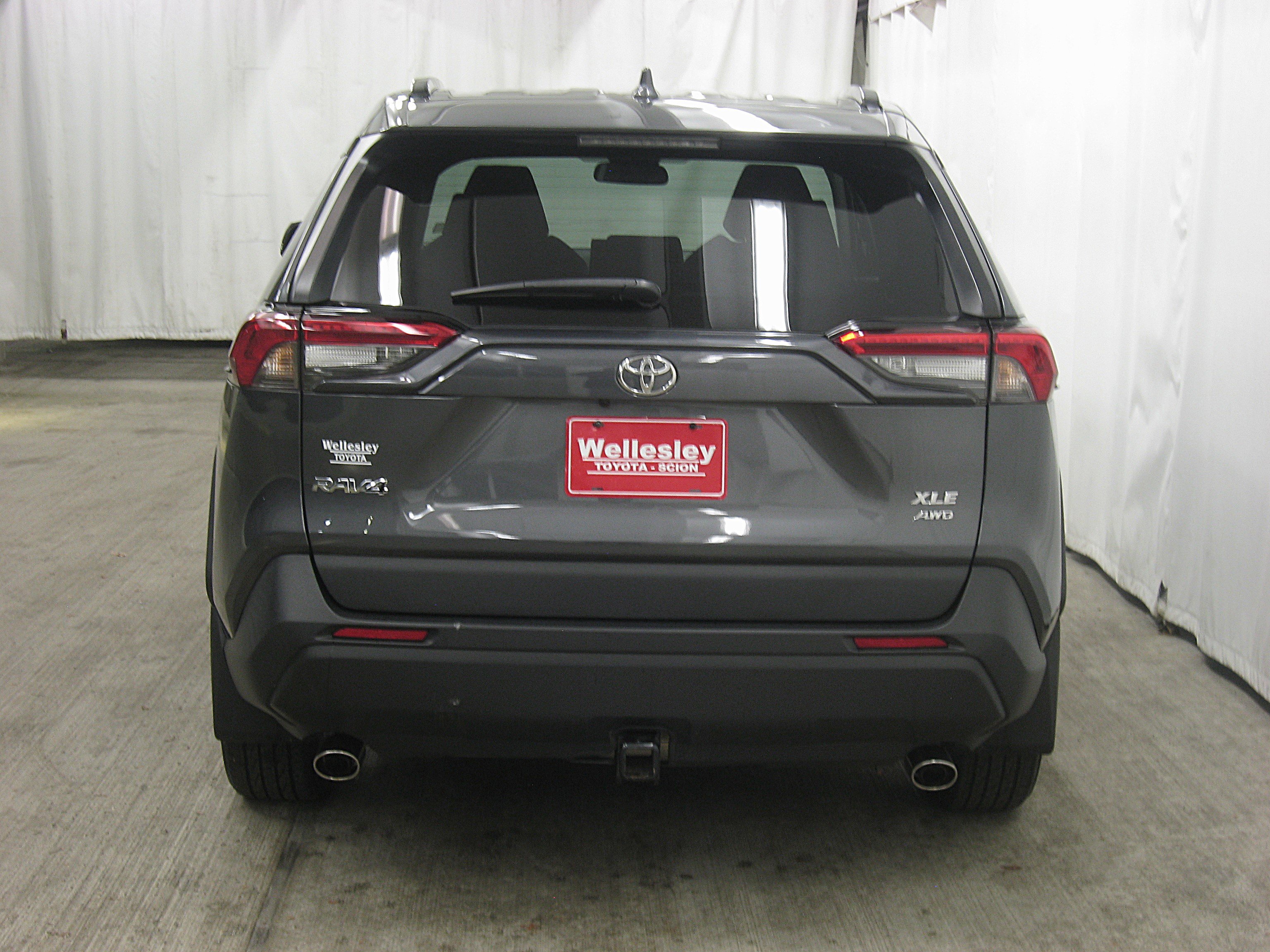 Used 2021 Toyota RAV4 XLE w/ Convenience Package image 27