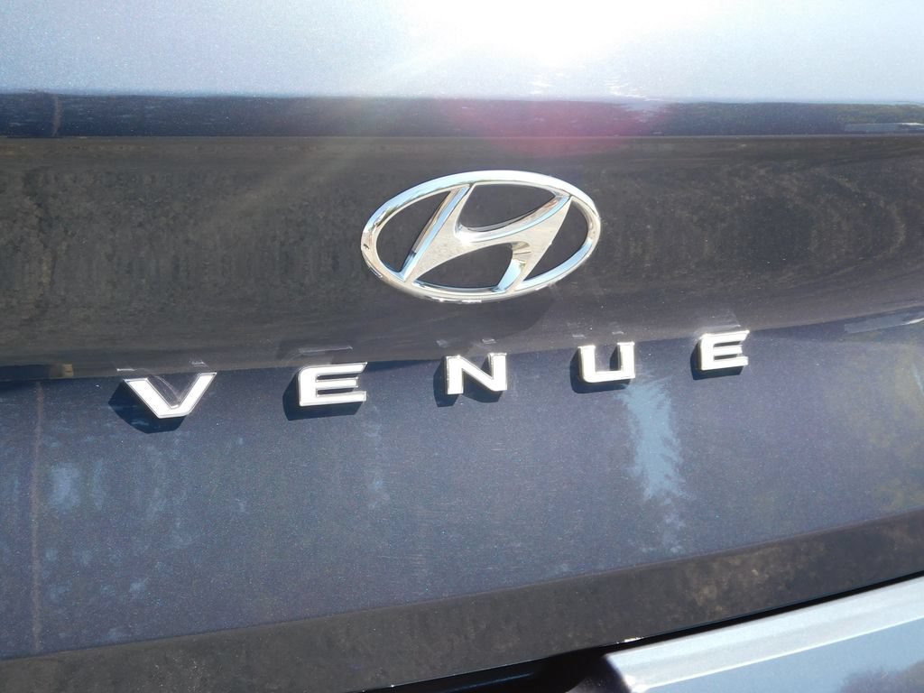 Used 2025 Hyundai Venue Limited FWD image 37