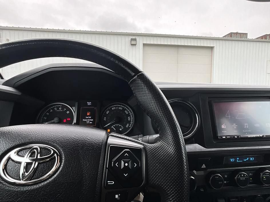 Used 2022 Toyota Tacoma TRD Sport AWD/4WD image 32