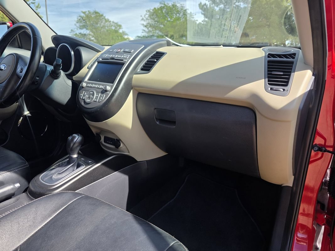 Used 2013 Kia Soul ! w/ Premium Pkg FWD image 23