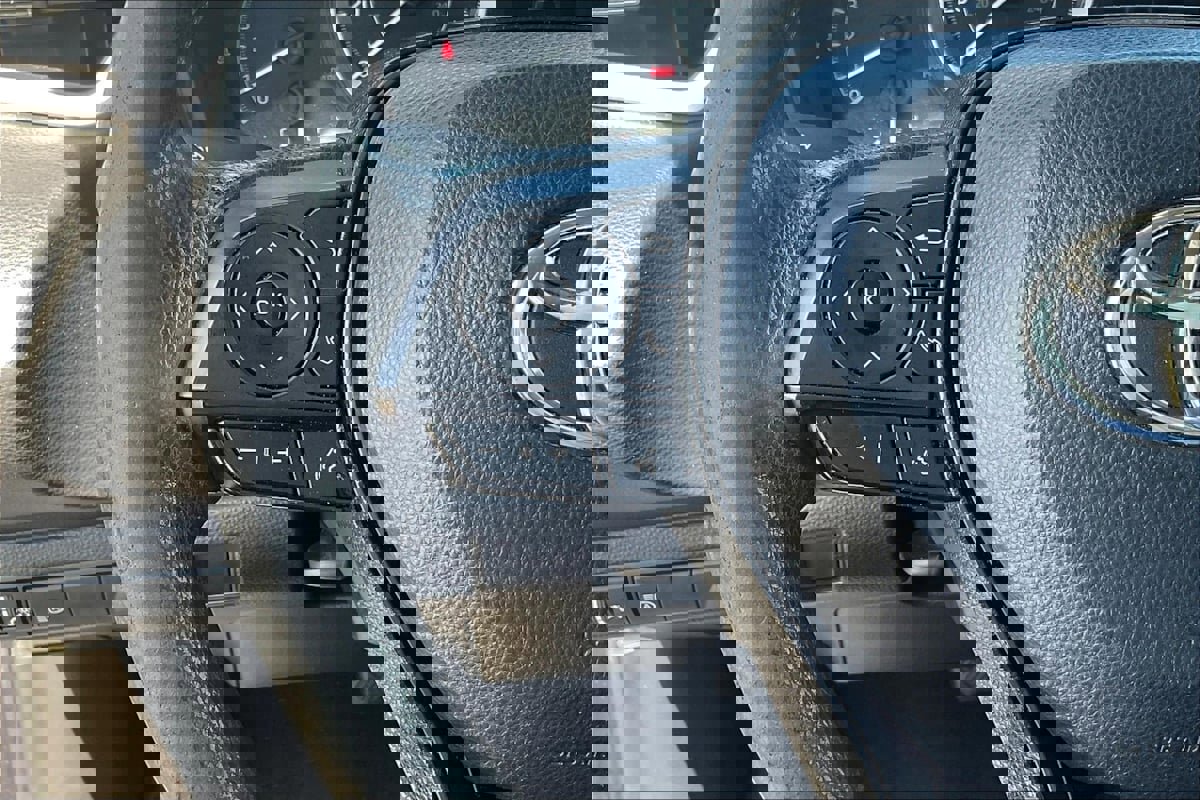 Used 2020 Toyota Corolla LE FWD image 18