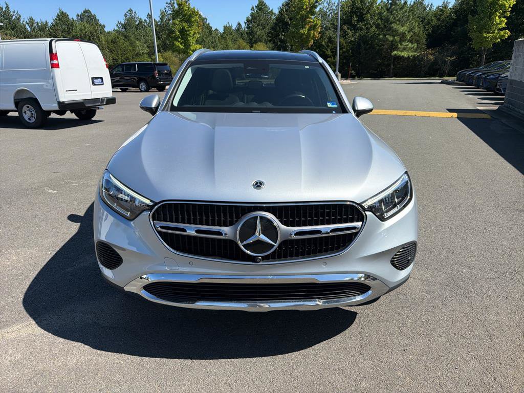 Used 2023 Mercedes-Benz GLC 300 4MATIC image 2