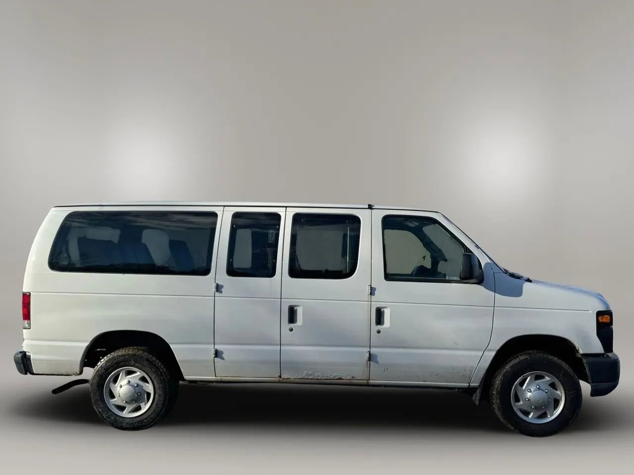 Used 2014 Ford E-250 and Econoline 250 w/ Power Group RWD image 2