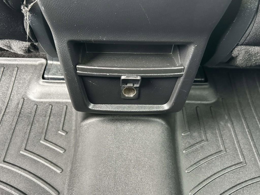 Used 2018 Ford Edge SE image 15