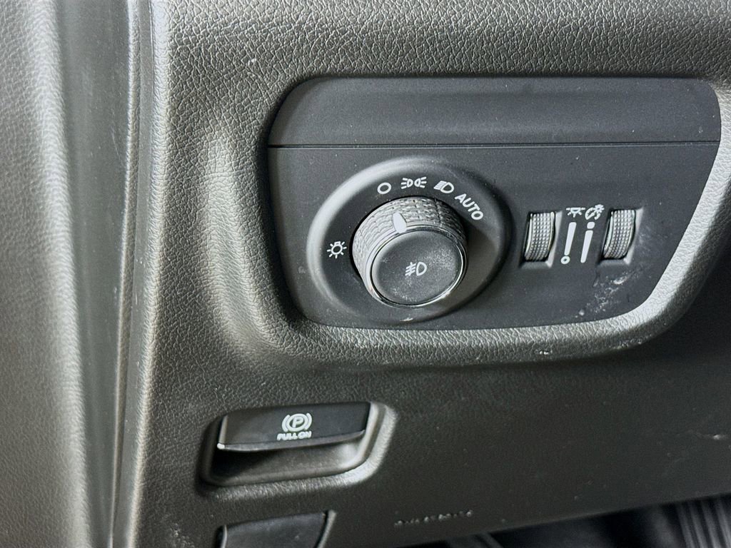 Used 2023 Jeep Grand Cherokee L Summit w/ Luxury Tech Group V image 11