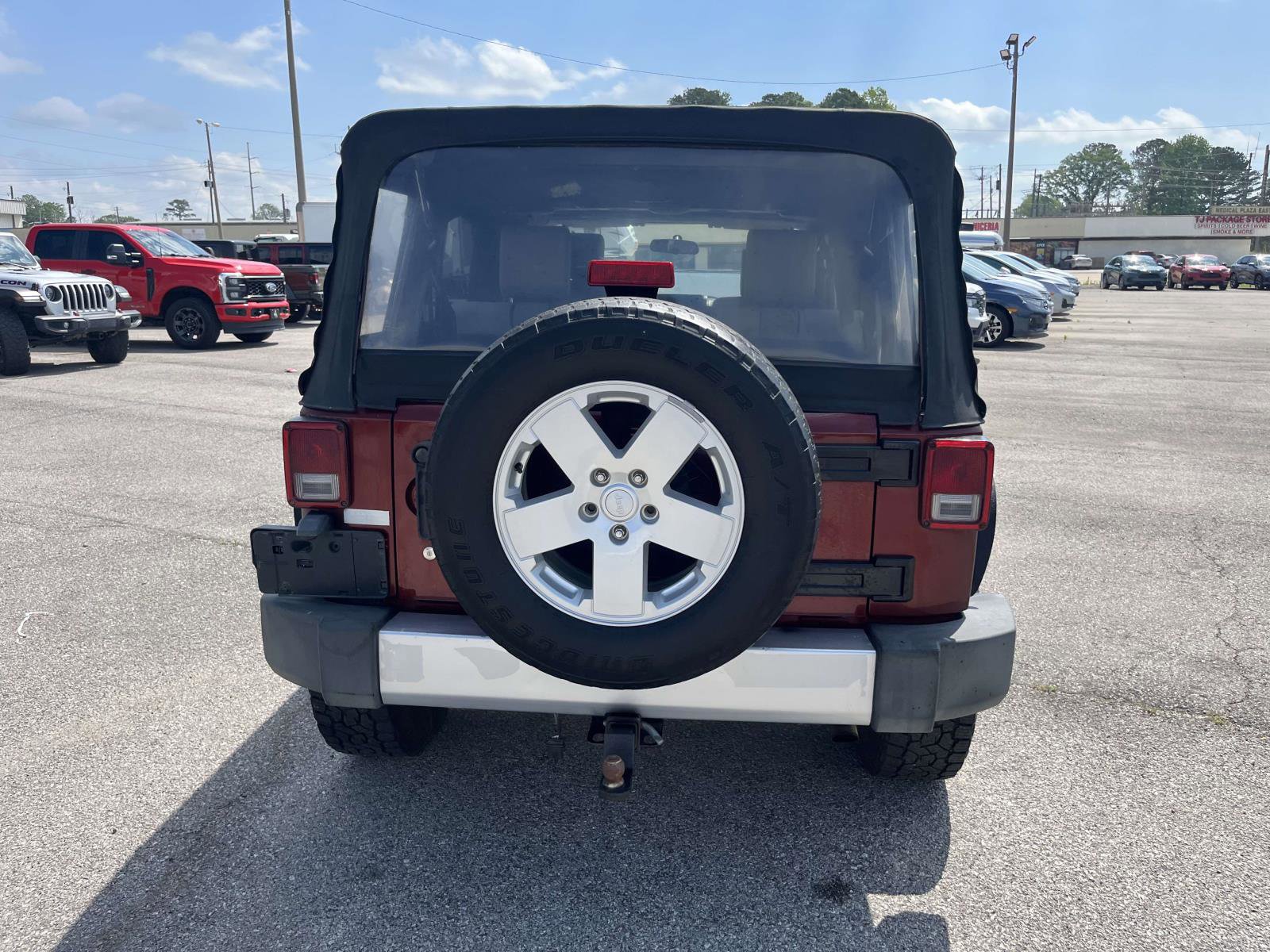 Used 2008 Jeep Wrangler Unlimited Sahara w/ Dual Top Group RWD image 4