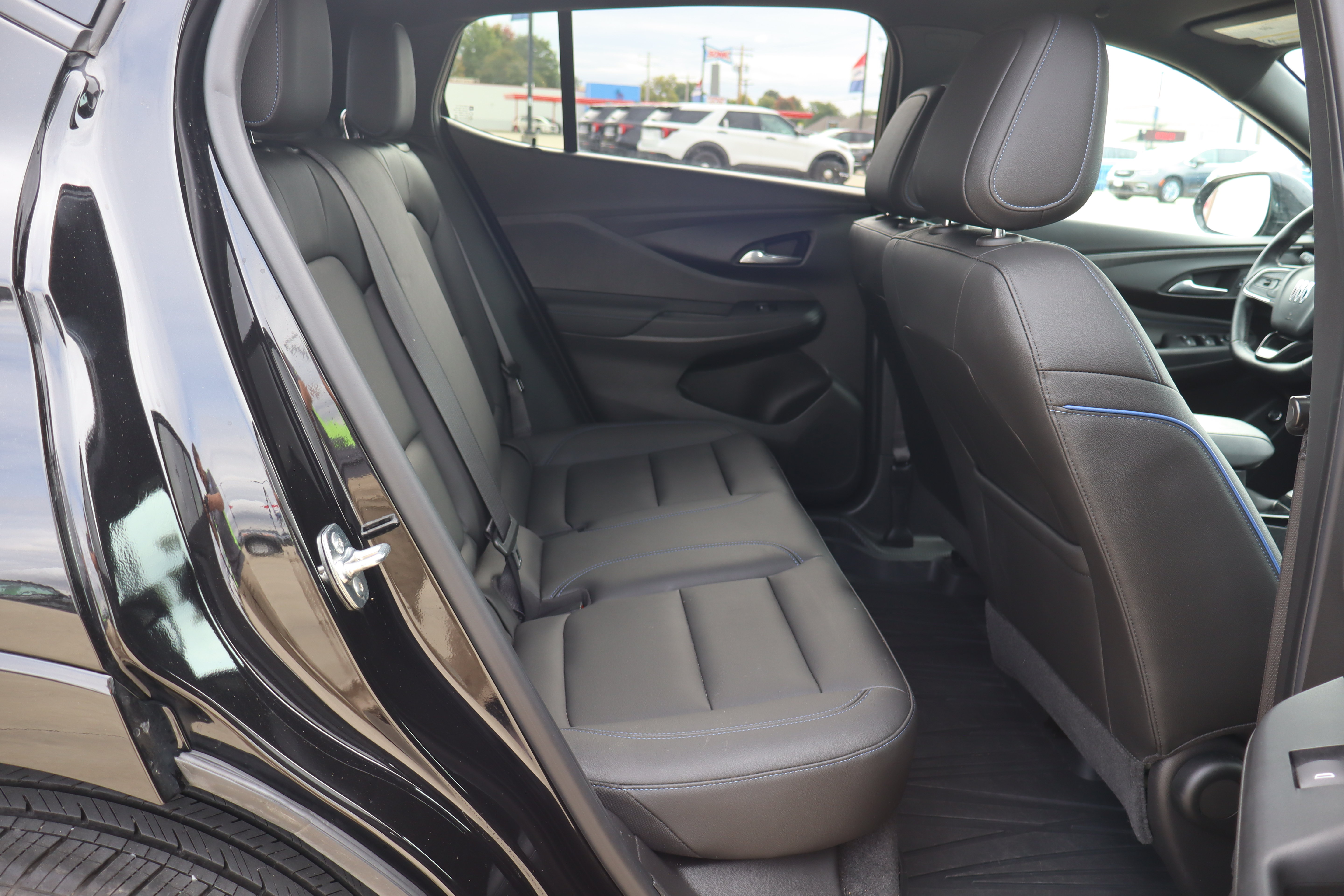 Used 2024 Buick Envista Sport Touring w/ Convenience I Package FWD image 12