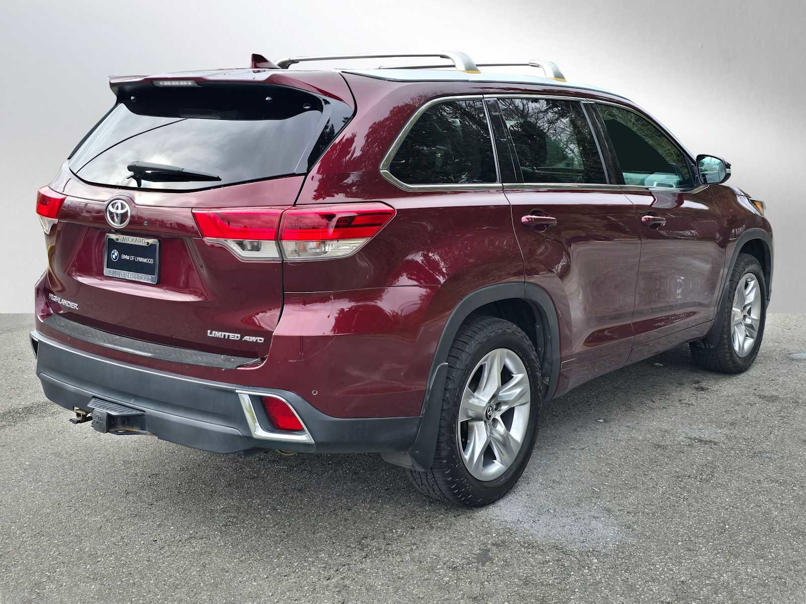 Used 2017 Toyota Highlander Limited image 3