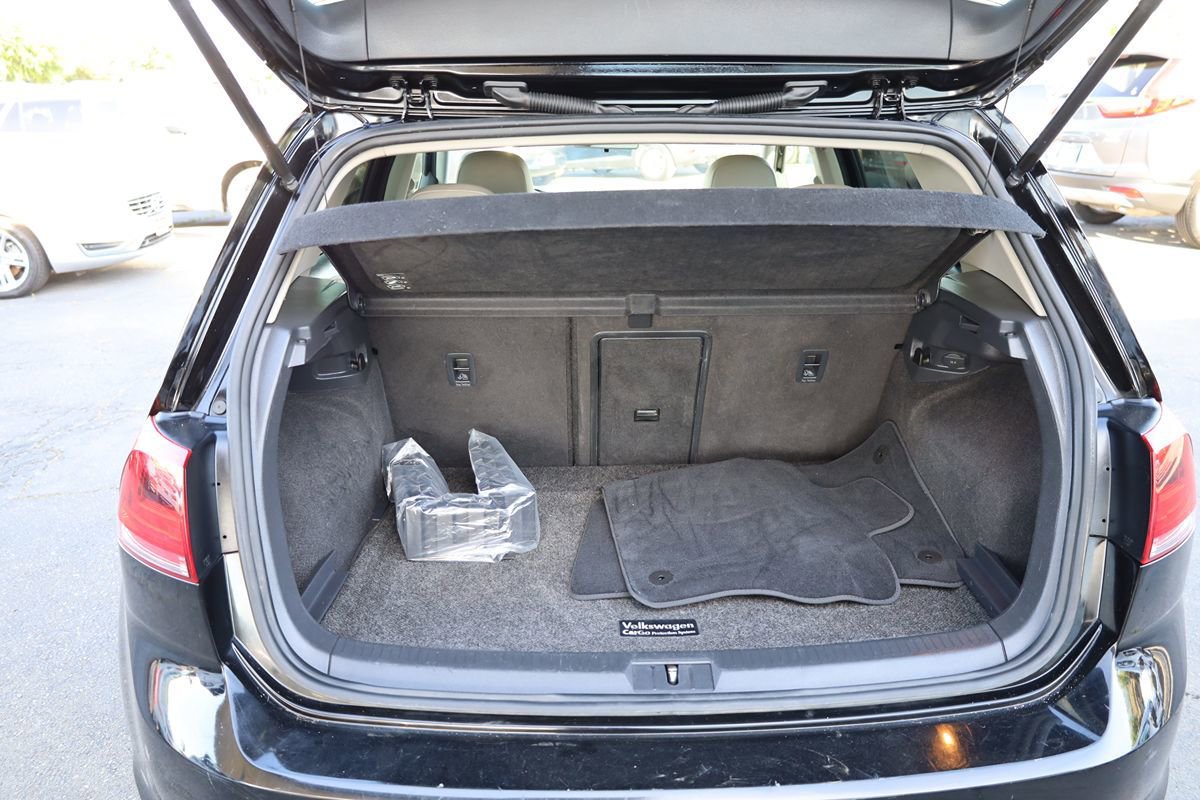 Used 2016 Volkswagen Golf SE FWD image 12