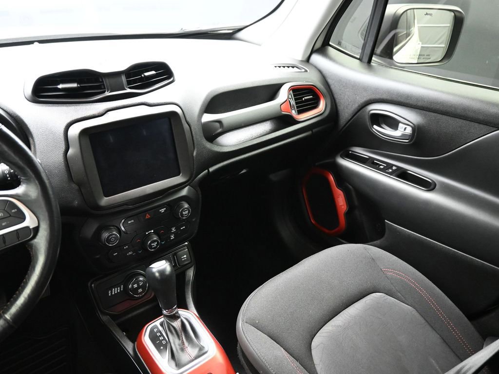 Used 2020 Jeep Renegade Trailhawk w/ UConnect 8.4 Nav Group AWD/4WD image 12