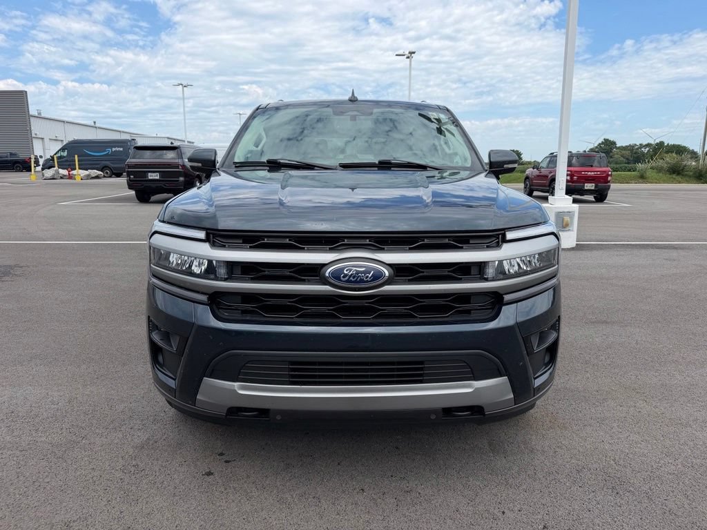 Used 2024 Ford Expedition XLT AWD/4WD image 2