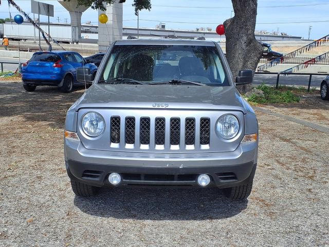 Used 2016 Jeep Patriot Latitude FWD image 2