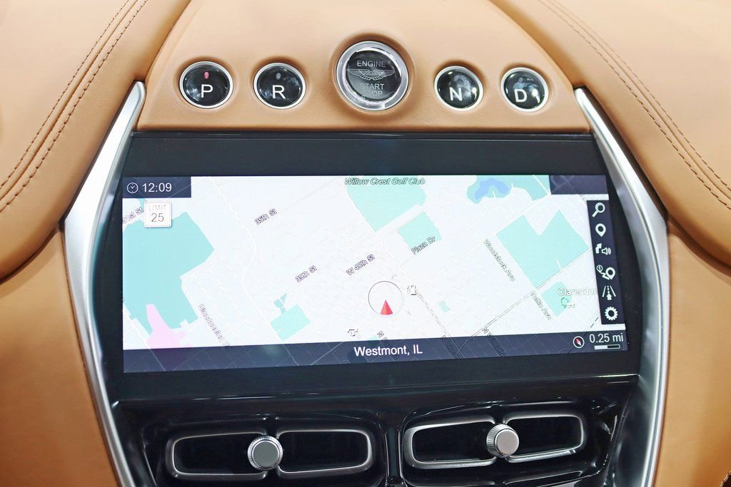 Used 2023 Aston Martin DBX image 17