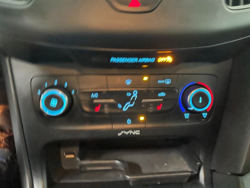 Used 2016 Ford Focus SE w/ SE Cold Weather Package FWD image 15