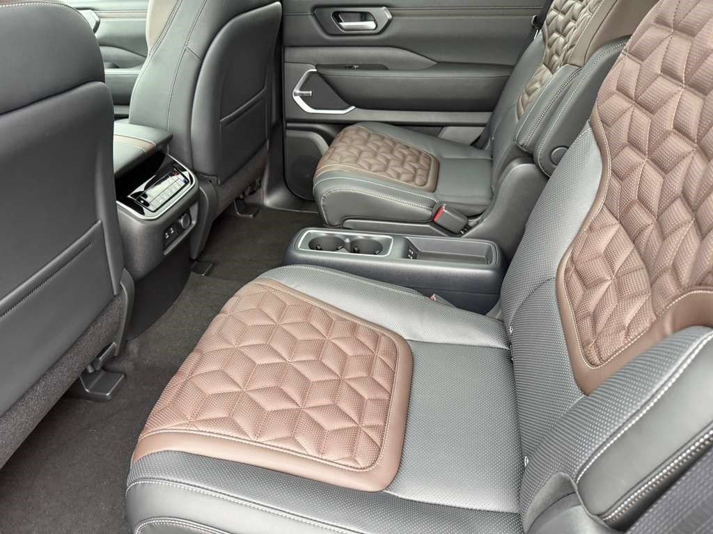 New 2026 Nissan Armada Platinum image 13