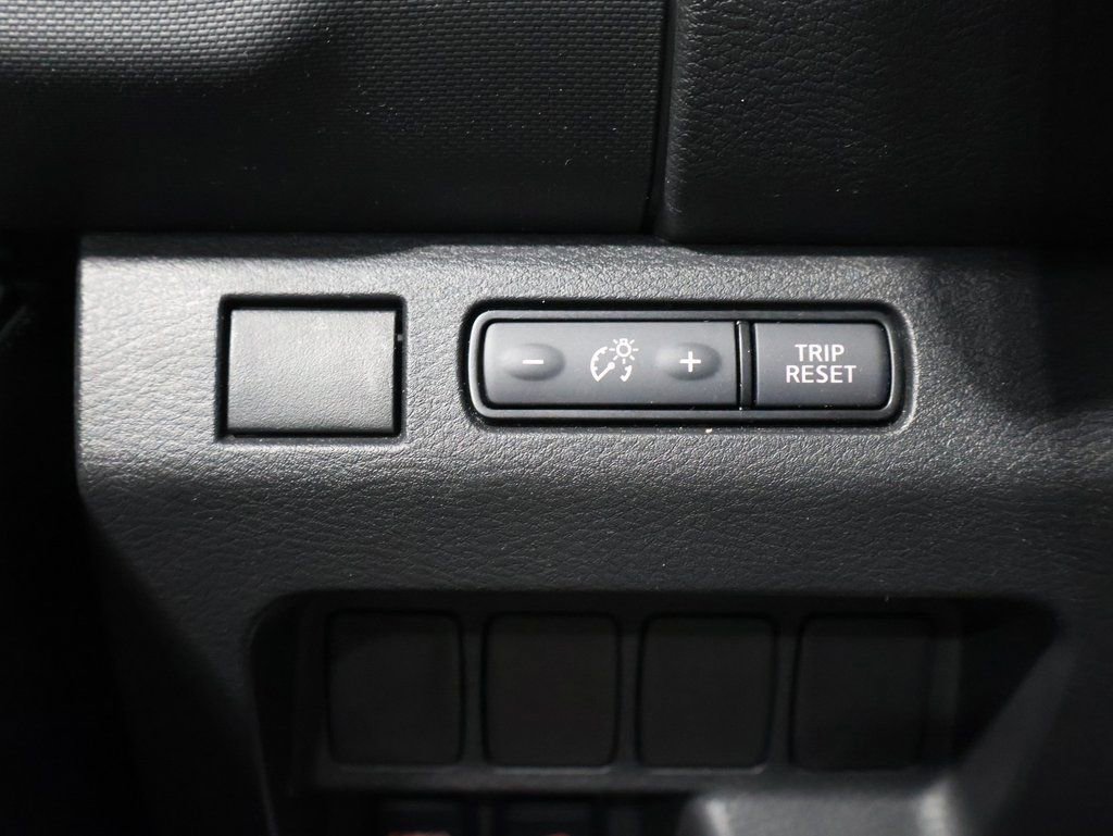 Used 2024 Nissan Frontier SV image 32