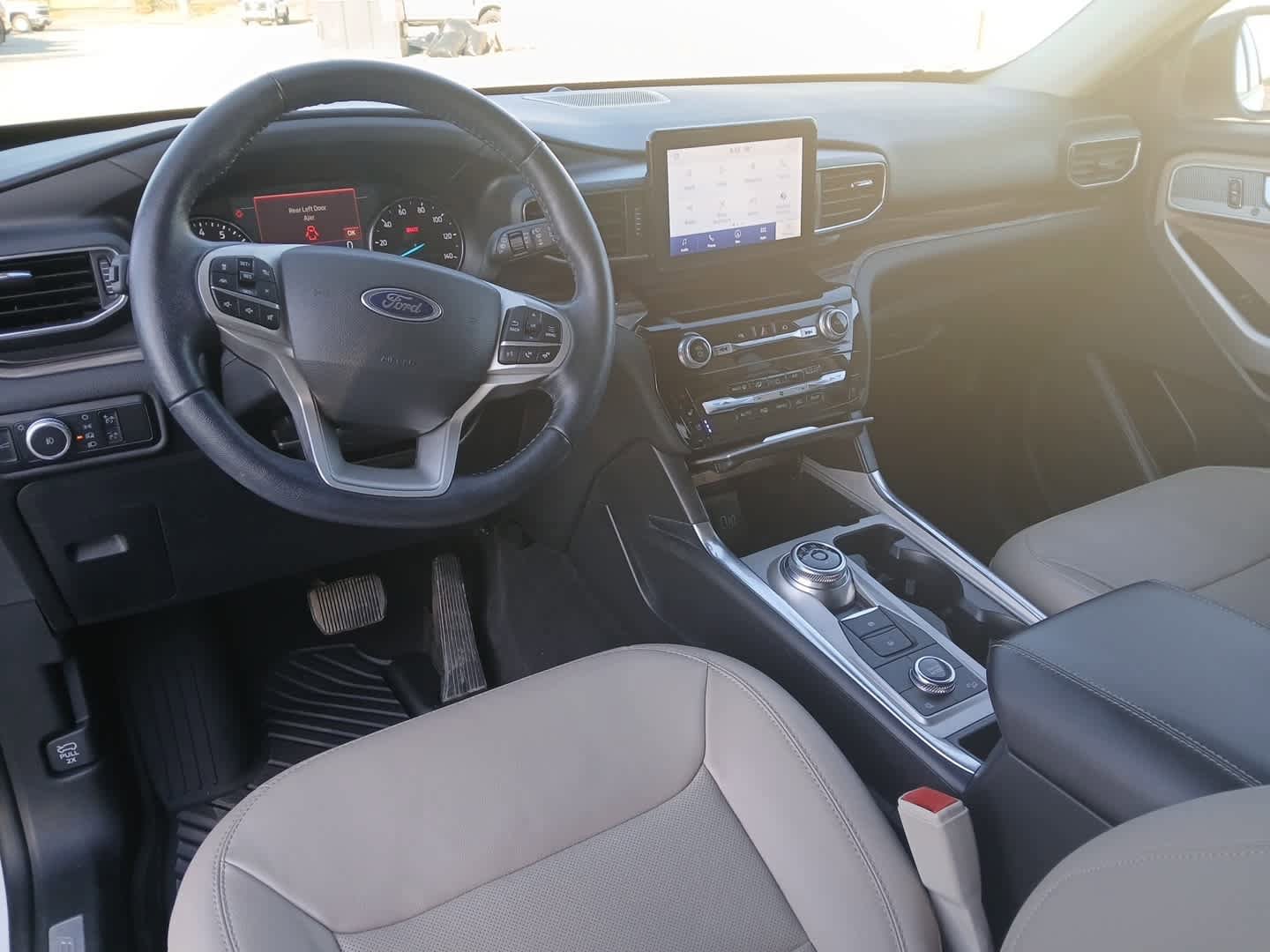 Used 2023 Ford Explorer Limited AWD/4WD image 23