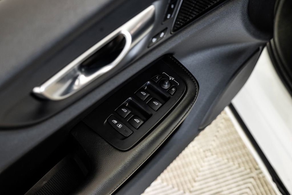 Used 2022 Volvo S60 B5 Inscription image 44