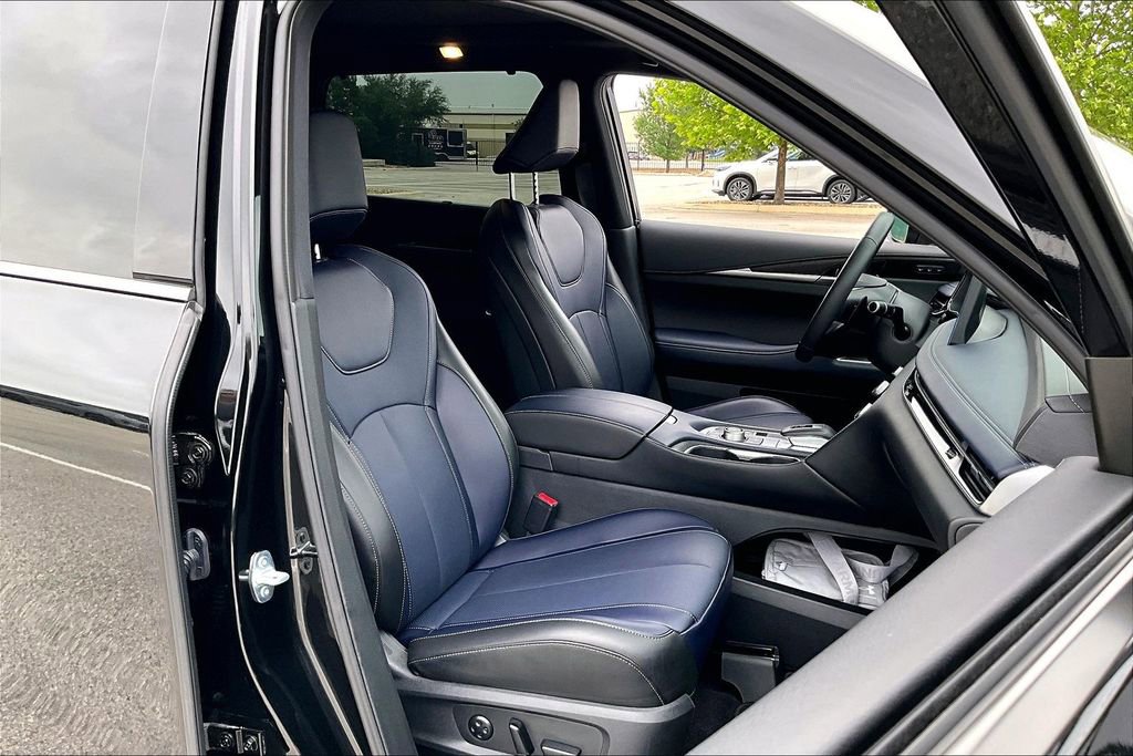 Certified 2026 INFINITI QX60 Sport w/ Dark Cargo Package AWD/4WD image 10