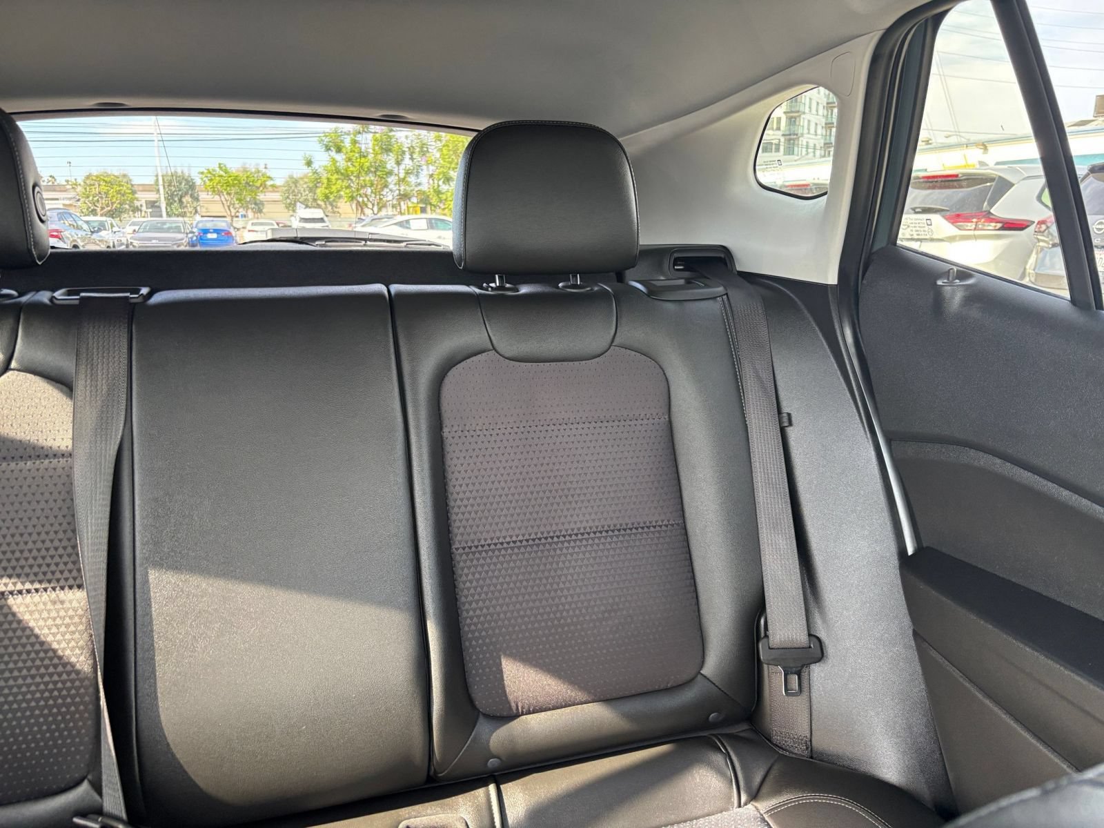 Used 2025 Chevrolet Trax LT w/ LT Convenience Package FWD image 38