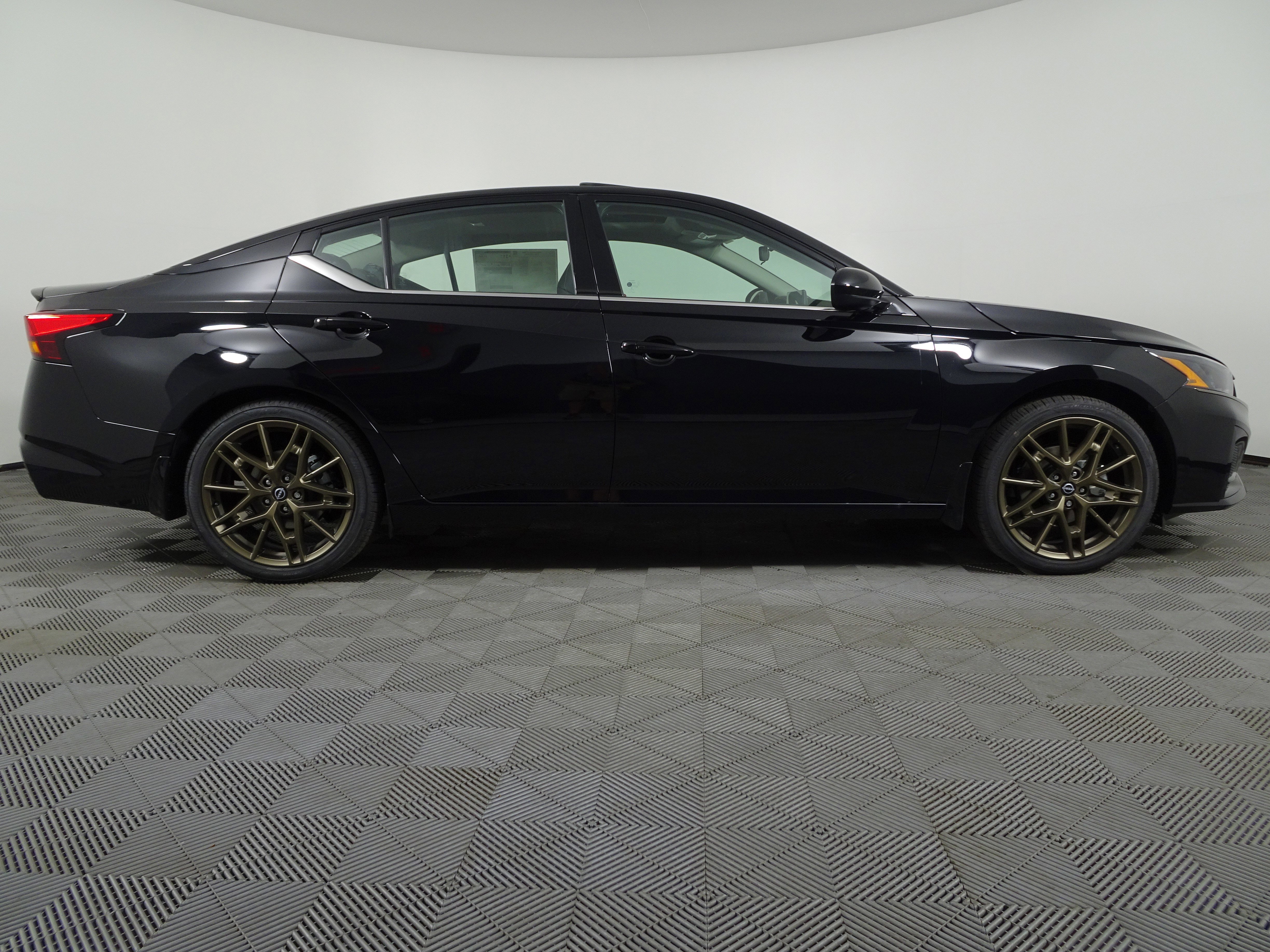 New 2025 Nissan Altima 2.5 SR w/ SR Premium Package image 2