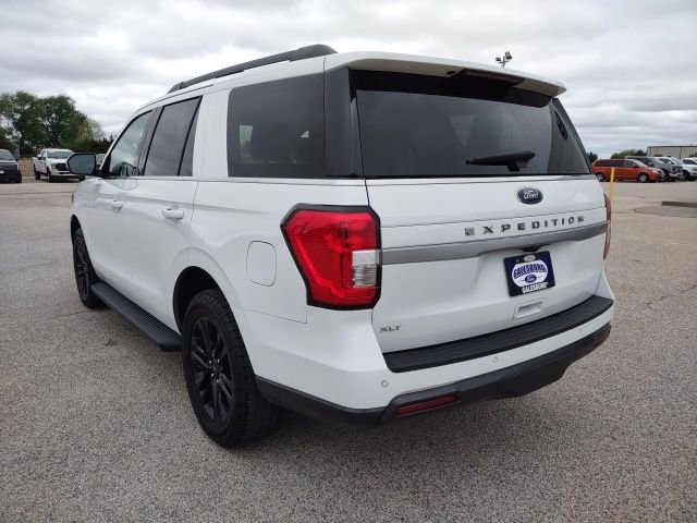 Used 2022 Ford Expedition XLT AWD/4WD image 3