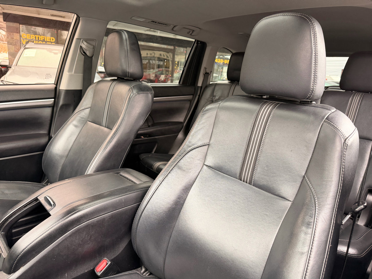 Used 2017 Toyota Highlander SE w/ Carpet Mat Package image 15