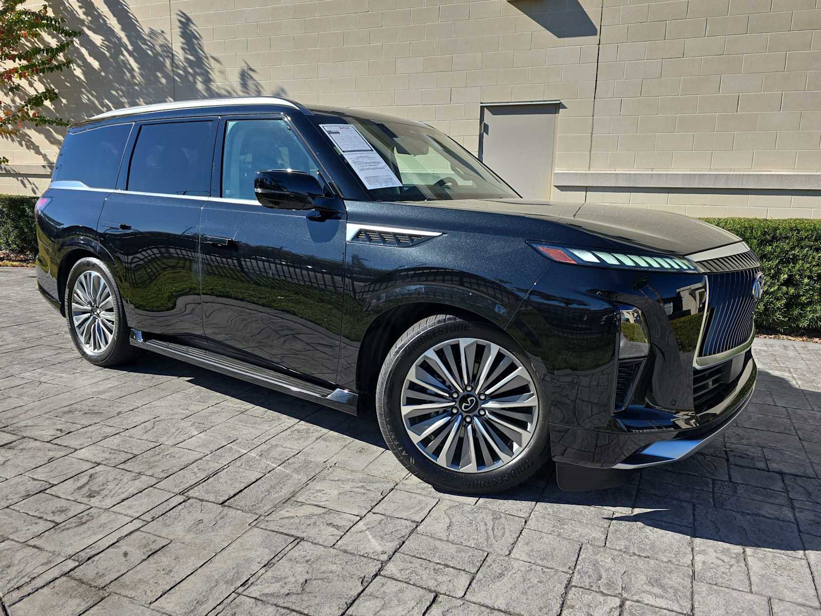 Certified 2025 INFINITI QX80 Sensory image 29